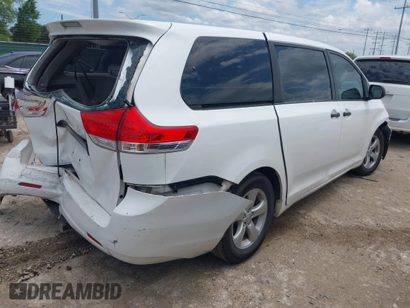2013 Toyota Sienna L z VIN 5TDZK3DC2DS292129, wystawiony jako IAAI lot #42435143 z przebiegiem 170 767 mil mil oraz . Historia ofert i sprzedaży dostępna na DreamBid. Obrazek 4.