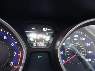 2015 Hyundai Elantra SE z VIN 5NPDH4AE0FH646713, wystawiony jako IAAI lot #41913551 z przebiegiem 107 598 mil mil oraz . Historia ofert i sprzedaży dostępna na DreamBid. Obrazek 7.
