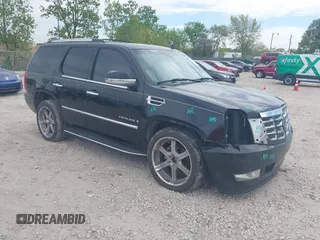 2007 Cadillac Escalade z VIN 1GYFK63847R144188, wystawiony jako IAAI lot #42244242 z przebiegiem 261 035 mil mil oraz . Historia ofert i sprzedaży dostępna na DreamBid. Obrazek 1.
