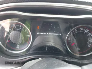2018 Dodge Challenger SXT z VIN 2C3CDZAG9JH229506, wystawiony jako IAAI lot #41915902 z przebiegiem 145 486 mil mil oraz . Historia ofert i sprzedaży dostępna na DreamBid. Obrazek 7.