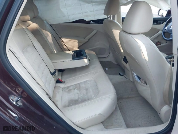 2013 Volkswagen Passat TDI SEL Premium with VIN 1VWCN7A33DC031549, listed as a IAAI auction lot 40313029 with 104,184 mi miles. Bid and sale history available at carsss.com. Image 8.