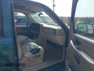 2005 Chevrolet Suburban Z71 z VIN 3GNFK16Z45G143706, wystawiony jako IAAI lot #42490777 z przebiegiem 311 368 mil mil oraz . Historia ofert i sprzedaży dostępna na DreamBid. Obrazek 5.