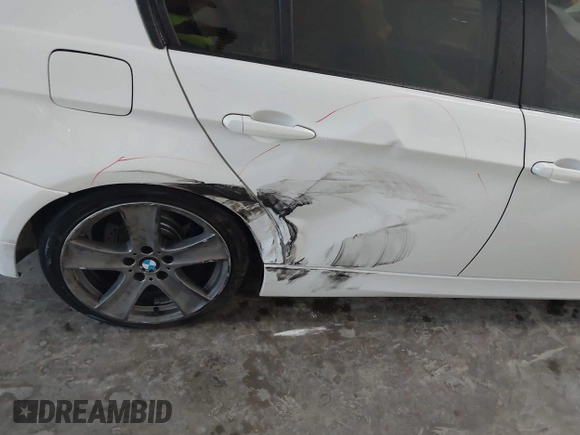 2006 BMW 3 Series 325xi with VIN WBAVD13536KV11185, listed as a IAAI auction lot 42543717 with Not provided miles and . Bid and sale history available at DreamBid. Image 6.