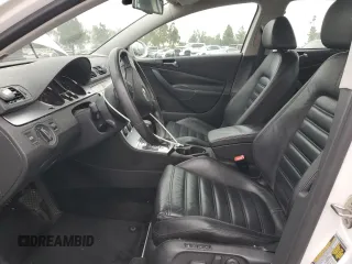 2008 Volkswagen Passat z VIN WVWCU73C58P028217, wystawiony jako Copart lot #52451275 z przebiegiem 70 829 mil mil oraz Szkoda całkowita • Salvage title. Historia ofert i sprzedaży dostępna na DreamBid. Obrazek 7.