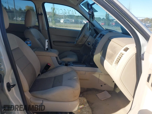2008 Ford Escape XLT with VIN 1FMCU93158KA39754, listed as a IAAI auction lot 40660179 with 113,956 mi miles. Bid and sale history available at carsss.com. Image 5.