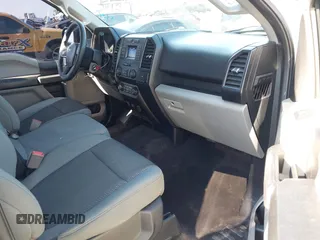 2019 Ford F-150 XL z VIN 1FTMF1C55KKF28511, wystawiony jako IAAI lot #41255476 z przebiegiem 26 638 mil mil oraz . Historia ofert i sprzedaży dostępna na DreamBid. Obrazek 5.