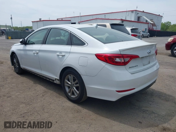 2017 Hyundai Sonata 2.4L z VIN 5NPE24AF8HH552970, wystawiony jako IAAI lot #42075452 z przebiegiem 116 714 mil mil oraz . Historia ofert i sprzedaży dostępna na DreamBid. Obrazek 3.