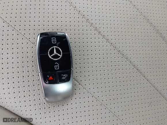 2017 Mercedes-Benz E-Class E 300 Luxury with VIN WDDZF4KB9HA081703, listed as a IAAI auction lot 41535275 with 94,616 mi miles. Bid and sale history available at carsss.com. Image 11.