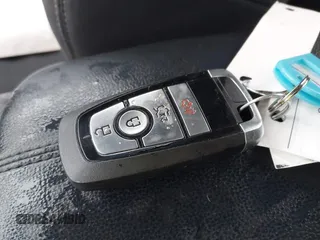 2022 Ford Mustang EcoBoost z VIN 1FA6P8TH2N5138273, wystawiony jako IAAI lot #42321056 z przebiegiem 59 856 mil mil oraz . Historia ofert i sprzedaży dostępna na DreamBid. Obrazek 11.