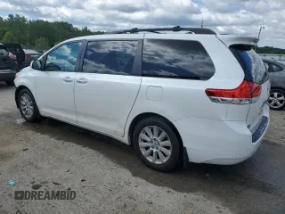 2011 Toyota Sienna XLE z VIN 5TDDK3DC1BS005600, wystawiony jako Copart lot #57795425 z przebiegiem 176 883 mil mil oraz Szkoda całkowita • Salvage title. Historia ofert i sprzedaży dostępna na DreamBid. Obrazek 2.