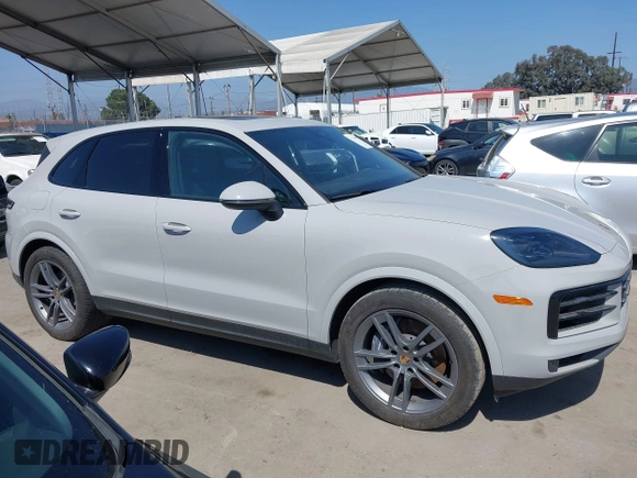 2024 Porsche Cayenne z VIN WP1AA2AY5RDA02624, wystawiony jako IAAI lot #42205528 z przebiegiem Nie podano mil oraz . Historia ofert i sprzedaży dostępna na DreamBid. Obrazek 12.