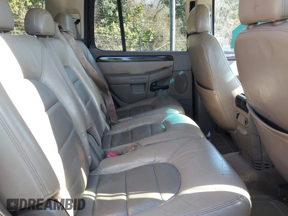 2003 Ford Explorer z VIN 1FMZU85W33ZB13900, wystawiony jako IAAI lot #41479457 z przebiegiem 291 965 mil mil oraz . Historia ofert i sprzedaży dostępna na DreamBid. Obrazek 8.
