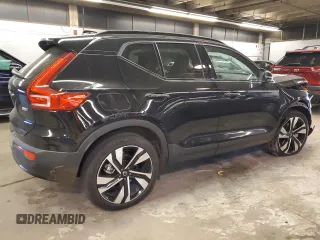 2023 Volvo XC40 Ultimate Dark Theme z VIN YV4L12UX0P2093949, wystawiony jako Copart lot #83119964 z przebiegiem 11 047 mil mil oraz Szkoda całkowita • Salvage title. Historia ofert i sprzedaży dostępna na DreamBid. Obrazek 3.