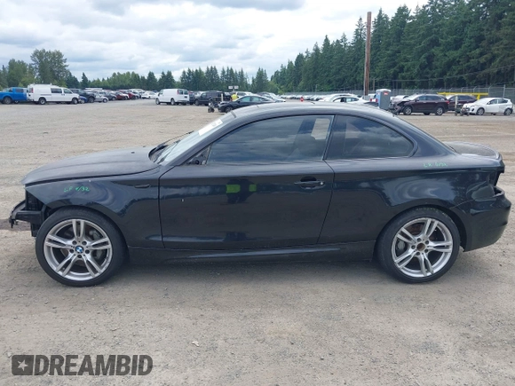 2012 BMW 1 Series 135i z VIN WBAUC9C53CVM12132, wystawiony jako IAAI lot #42532448 z przebiegiem Nie podano mil oraz . Historia ofert i sprzedaży dostępna na DreamBid. Obrazek 14.