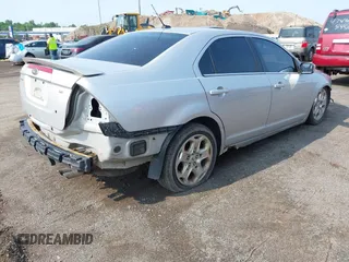 2010 Ford Fusion SE z VIN 3FAHP0HA8AR350320, wystawiony jako IAAI lot #42431622 z przebiegiem 245 719 mil mil oraz . Historia ofert i sprzedaży dostępna na DreamBid. Obrazek 4.