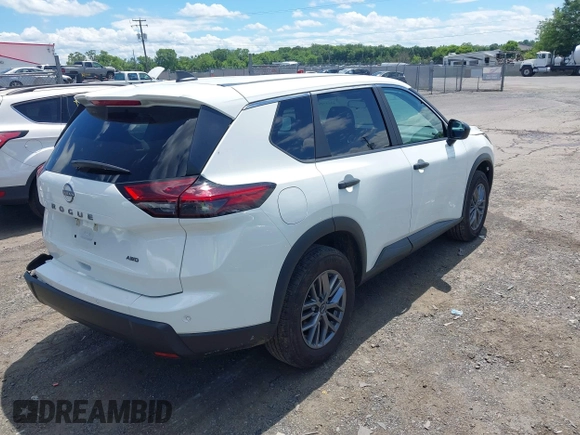 2024 Nissan Rogue S z VIN 5N1BT3AB7RC670251, wystawiony jako IAAI lot #42537291 z przebiegiem 37 019 mil mil oraz . Historia ofert i sprzedaży dostępna na DreamBid. Obrazek 4.