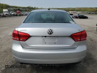 2014 Volkswagen Passat S z VIN 1VWAT7A34EC062212, wystawiony jako Copart lot #55129495 z przebiegiem 130 201 mil mil oraz Czysty tytuł • Clean title. Historia ofert i sprzedaży dostępna na DreamBid. Obrazek 6.