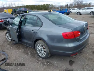 2014 Volkswagen Jetta SE z VIN 3VWD17AJ9EM358777, wystawiony jako IAAI lot #41880077 z przebiegiem 161 985 mil mil oraz . Historia ofert i sprzedaży dostępna na DreamBid. Obrazek 3.