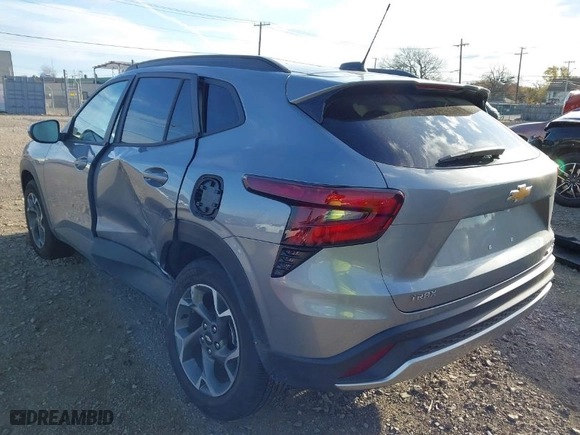 2024 Chevrolet Trax LT with VIN KL77LHE28RC233258, listed as a IAAI auction lot 40764996 with 3,539 mi miles. Bid and sale history available at carsss.com. Image 3.