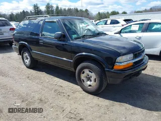 2000 Chevrolet Blazer LS z VIN 1GNCT18W0YK114106, wystawiony jako IAAI lot #41828144 z przebiegiem 218 185 mil mil oraz . Historia ofert i sprzedaży dostępna na DreamBid. Obrazek 1.
