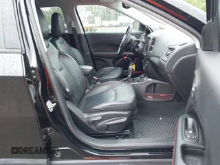 2019 Jeep Compass Trailhawk with VIN 3C4NJDDB7KT727762, listed as a IAAI auction lot 42299260 with 56,733 mi miles and . Bid and sale history available at DreamBid. Image 5.