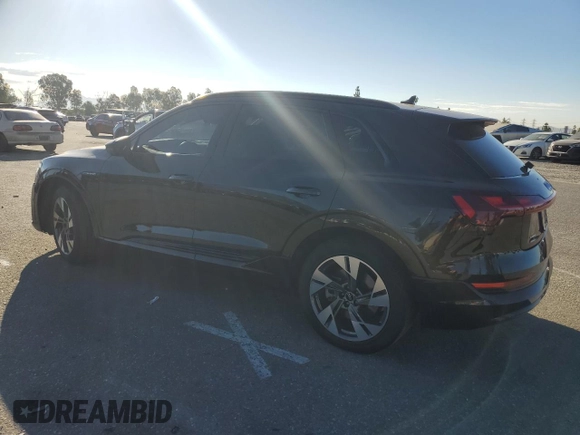 2022 Audi e-tron Premium with VIN WA1AAAGE0NB028153, listed as a Copart auction lot 68147894 with 28,256 mi miles and Salvage Title. Bid and sale history available at DreamBid. Image 2.