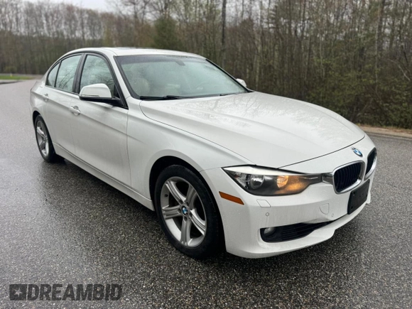 2013 BMW 3 Series 328i xDrive z VIN WBA3B5C52DF595266, wystawiony jako Copart lot #56255645 z przebiegiem 131 540 mil mil oraz Czysty tytuł • Clean title. Historia ofert i sprzedaży dostępna na DreamBid. Obrazek 1.