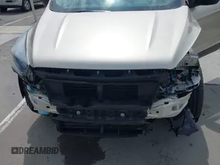 2018 Ford Escape S z VIN 1FMCU0F76JUA99595, wystawiony jako IAAI lot #42369434 z przebiegiem 19 207 mil mil oraz . Historia ofert i sprzedaży dostępna na DreamBid. Obrazek 6.