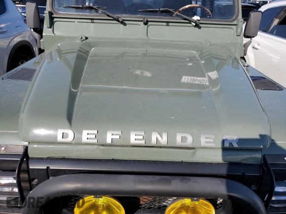 1992 Land Rover Defender with VIN SALLDVAF8JA917701, listed as a Copart auction lot 73864824 with 4,284 mi miles and Salvage title. Bid and sale history available at DreamBid. Image 12.