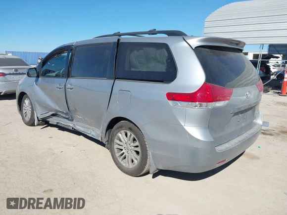 2014 Toyota Sienna XLE z VIN 5TDYK3DC6ES420613, wystawiony jako IAAI lot #41207273 z przebiegiem 58 775 mil mil oraz . Historia ofert i sprzedaży dostępna na DreamBid. Obrazek 3.