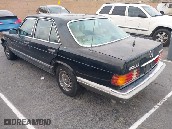 1983 Mercedes-Benz 300 SD z VIN WDBCB20A7DB045764, wystawiony jako IAAI lot #41504450 z przebiegiem 169 882 mil mil oraz . Historia ofert i sprzedaży dostępna na DreamBid. Obrazek 3.