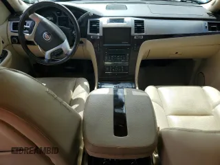 2008 Cadillac Escalade z VIN 1GYEC63868R184475, wystawiony jako Copart lot #60512555 z przebiegiem 202 720 mil mil oraz Szkoda całkowita • Salvage title. Historia ofert i sprzedaży dostępna na DreamBid. Obrazek 8.