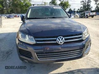 2014 Volkswagen Touareg Sport with VIN WVGEF9BP0ED005648, listed as a Copart auction lot 53230315 with 188,103 mi miles and Clean Title. Bid and sale history available at DreamBid. Image 5.