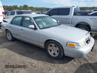 2002 Ford Crown Victoria LX z VIN 2FAFP74W42X100691, wystawiony jako IAAI lot #41316550 z przebiegiem 193 517 mil mil oraz . Historia ofert i sprzedaży dostępna na DreamBid. Obrazek 1.