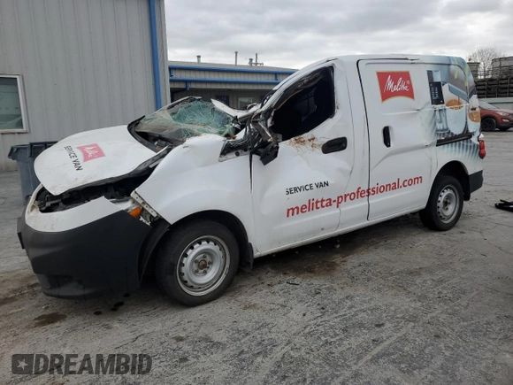 2018 Nissan NV200 S z VIN 3N6CM0KN8JK698925, wystawiony jako Copart lot #50991315 z przebiegiem Nie podano mil oraz Szkoda całkowita • Salvage title. Historia ofert i sprzedaży dostępna na DreamBid. Obrazek 1.