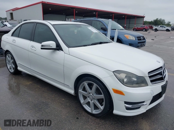 2014 Mercedes-Benz C 250 Sport с VIN WDDGF4HB0EA958816, выставлен на аукционе IAAI как лот 42150390 с пробегом 89 358 миль миль и . История ставок и продаж доступна на DreamBid. Изображение 1.