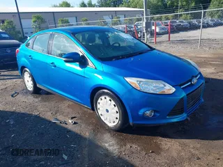 2012 Ford Focus SE с VIN 1FAHP3F2XCL327992, выставлен на аукционе IAAI как лот 42305746 с пробегом 65 229 миль миль и . История ставок и продаж доступна на DreamBid. Изображение 1.
