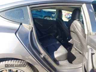 2022 Tesla Model 3 Long Range z VIN 5YJ3E1EB9NF197127, wystawiony jako IAAI lot #41366323 z przebiegiem 56 559 mil mil oraz . Historia ofert i sprzedaży dostępna na DreamBid. Obrazek 8.