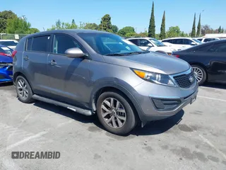 2015 Kia Sportage LX z VIN KNDPB3AC8F7765928, wystawiony jako IAAI lot #42218056 z przebiegiem 109 794 mil mil oraz . Historia ofert i sprzedaży dostępna na DreamBid. Obrazek 1.