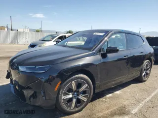 2025 BMW iX xDrive50 with VIN WB523CF05SCT96190, listed as a Copart auction lot 52585415 with 1,894 mi miles and Salvage Title. Bid and sale history available at carsss.com. Image 1.