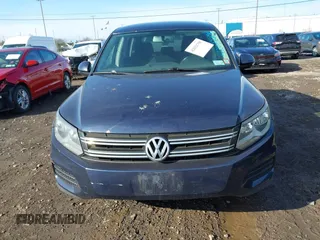 2014 Volkswagen Tiguan SE z VIN WVGAV3AX7EW541355, wystawiony jako IAAI lot #42032798 z przebiegiem 220 940 mil mil oraz . Historia ofert i sprzedaży dostępna na DreamBid. Obrazek 12.
