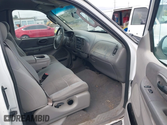 2002 Ford F-150 XL с VIN 1FTRX17W62NB90220, выставлен на аукционе IAAI как лот 42014299 с пробегом 219 264 миль миль и . История ставок и продаж доступна на DreamBid. Изображение 5.