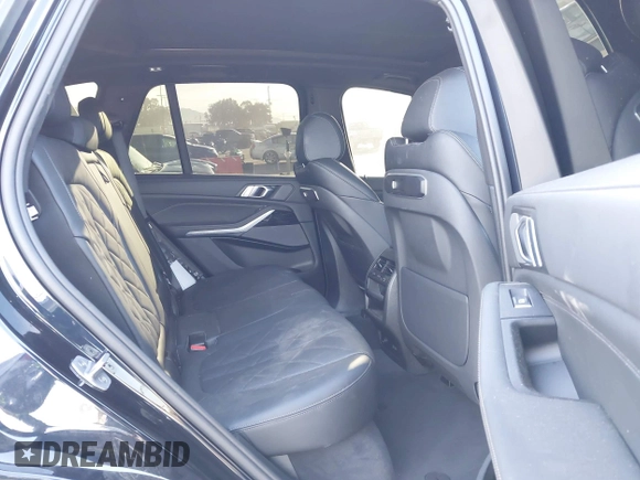 2024 BMW X5 xDrive40i z VIN 5UX23EU07R9V23529, wystawiony jako IAAI lot #41612999 z przebiegiem 18 886 mil mil oraz . Historia ofert i sprzedaży dostępna na DreamBid. Obrazek 8.