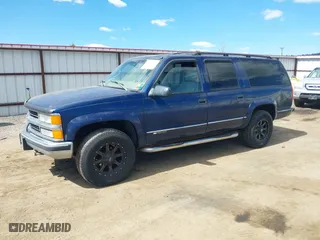 1997 Chevrolet Suburban with VIN 3GNFK16R9VG176846, listed as a IAAI auction lot 42058671 with 226,408 mi miles. Bid and sale history available at carsss.com. Image 2.