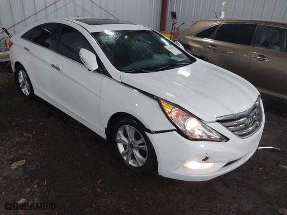 2013 Hyundai Sonata SE with VIN 5NPEC4AC0DH599584, listed as a IAAI auction lot 41961659 with 122,296 mi miles. Bid and sale history available at carsss.com. Image 1.