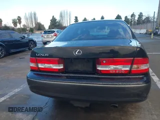 2001 Lexus ES 300 with VIN JT8BF28G115111003, listed as a IAAI auction lot 41812165 with 173,431 mi miles. Bid and sale history available at carsss.com. Image 16.
