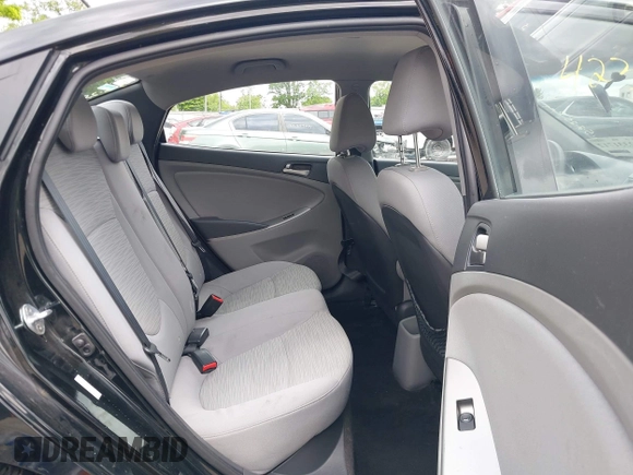 2017 Hyundai Accent SE z VIN KMHCT4AE7HU363918, wystawiony jako IAAI lot #42331712 z przebiegiem 85 123 mil mil oraz . Historia ofert i sprzedaży dostępna na DreamBid. Obrazek 8.