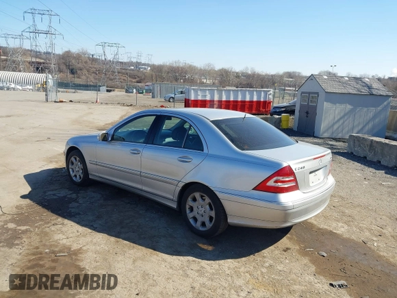 2005 Mercedes-Benz C 240 с VIN WDBRF81J65F662003, выставлен на аукционе IAAI как лот 41678426 с пробегом 109 632 миль миль и . История ставок и продаж доступна на DreamBid. Изображение 3.