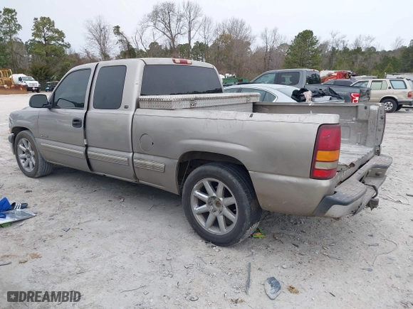 2000 Chevrolet Silverado 1500 LS with VIN 2GCEC19T1Y1250072, listed as a IAAI auction lot 41281039 with 263,179 mi miles. Bid and sale history available at carsss.com. Image 3.