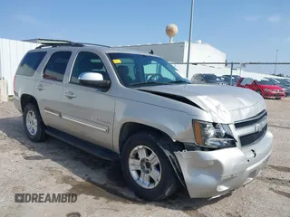 2009 Chevrolet Tahoe 2LT z VIN 1GNEC23379R258434, wystawiony jako IAAI lot #41558672 z przebiegiem 133 646 mil mil oraz . Historia ofert i sprzedaży dostępna na DreamBid. Obrazek 1.